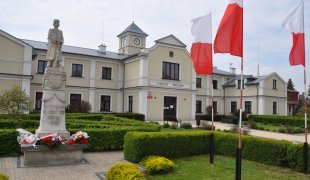 Uroczystości 3 maja 2020 - kliknij, aby przejść do galerii