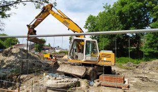 Kładka jeszcze w ziemi - kliknij, aby przejść do galerii